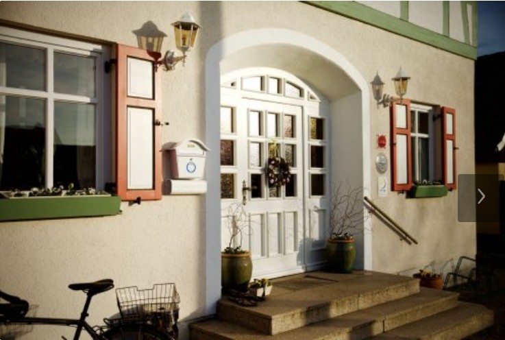 Eingang des Seehotel Huberhof