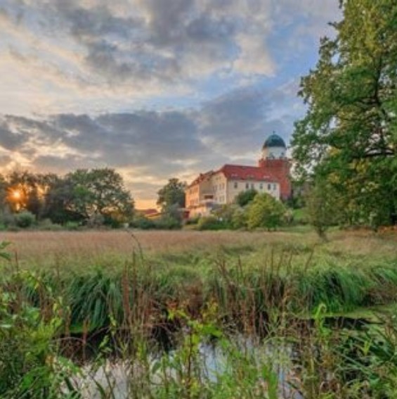 Burg Lenzen an der Elbe bei Sonnenuntergang