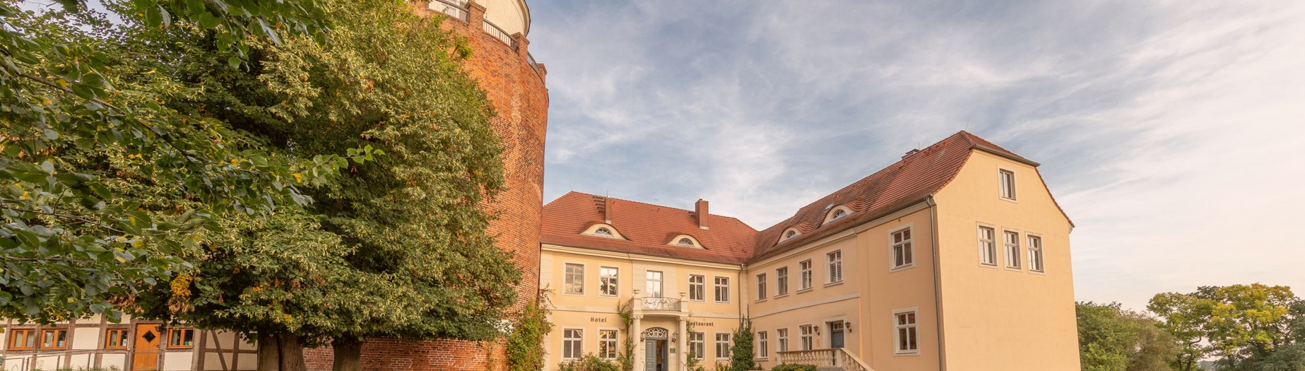Burghotel Lenzen an der Elbe &mdash; Historisches Schloss im UNESCO-Biosphärenreservat