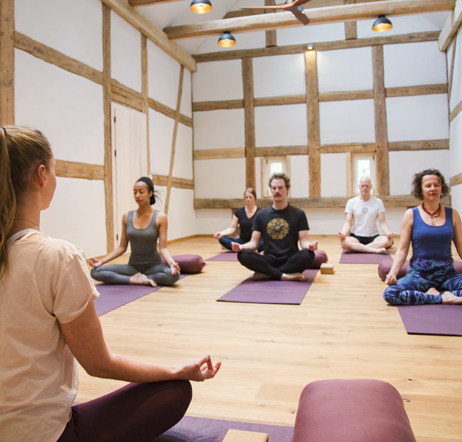 Ausbildung zur Übungsleiter*in Yoga-in - yoga-und-bildungsurlaub.de